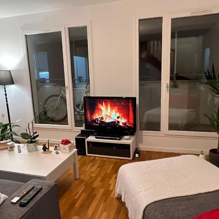 Entire Apartment With Terrace Paris Exterior foto
