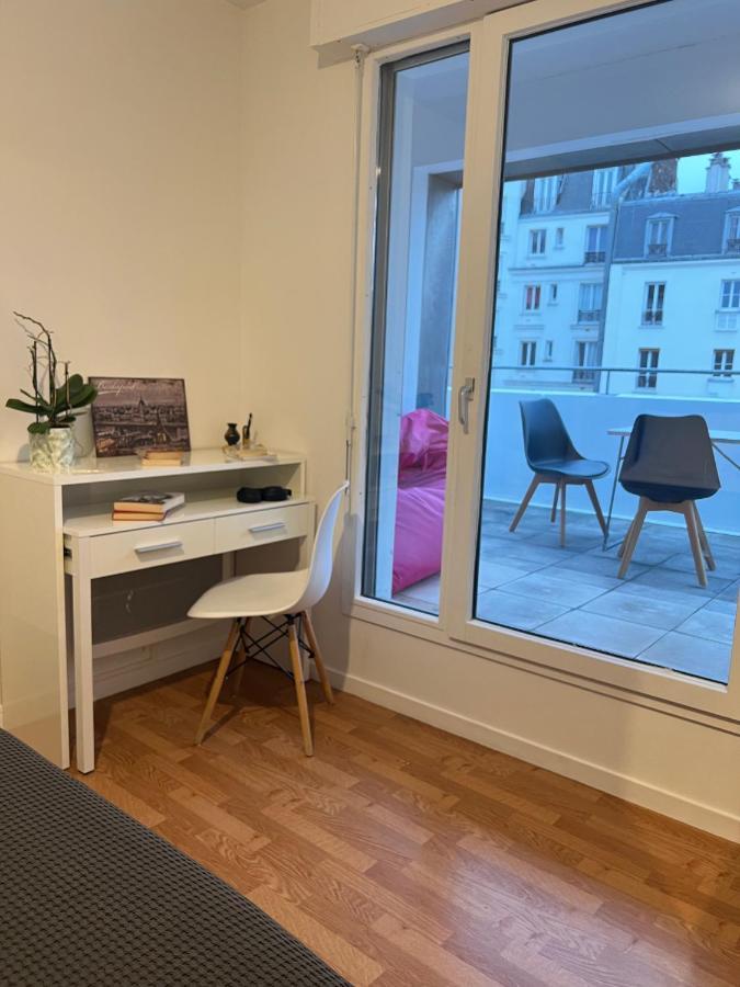 Entire Apartment With Terrace Paris Exterior foto