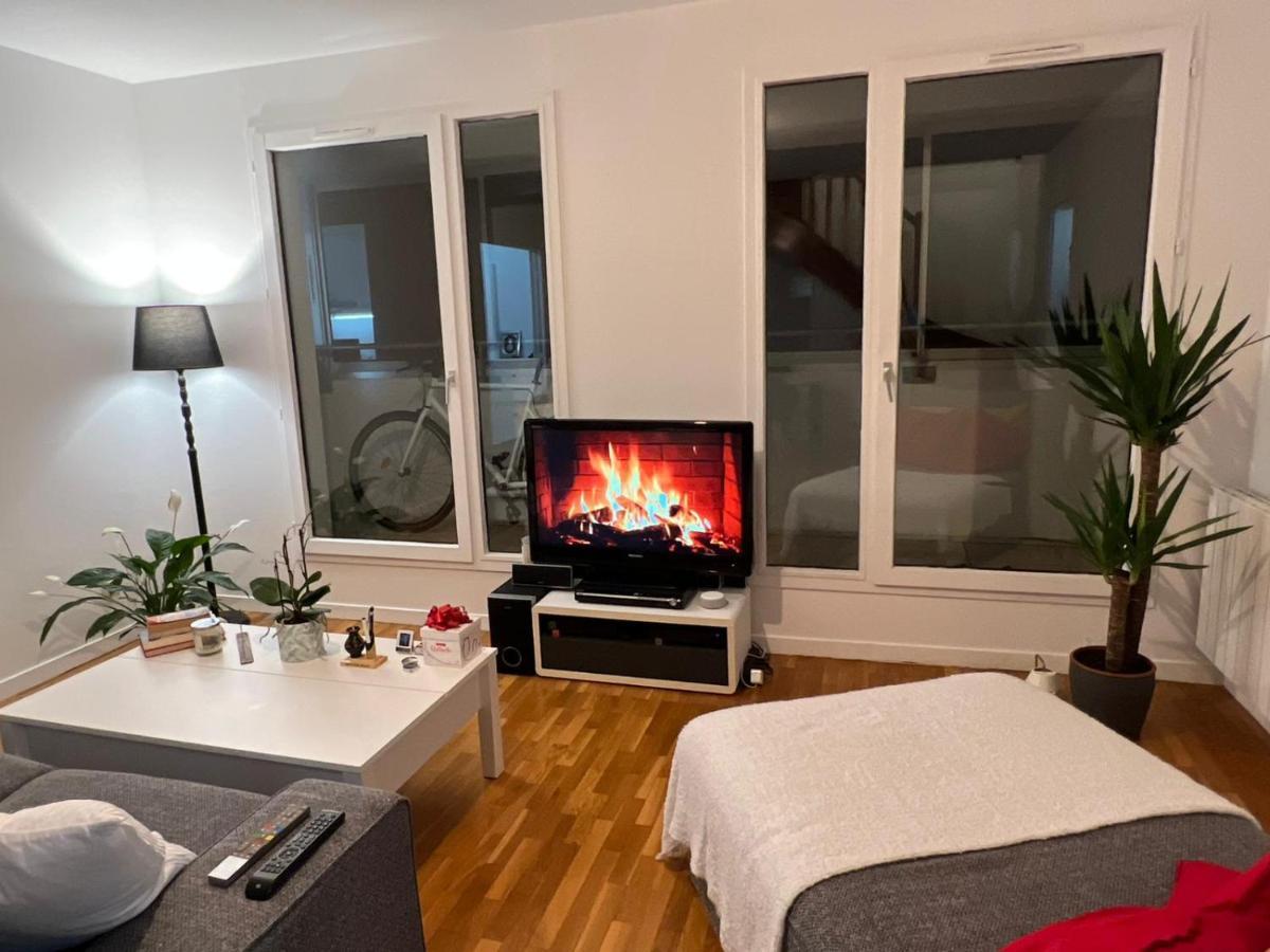 Entire Apartment With Terrace Paris Exterior foto
