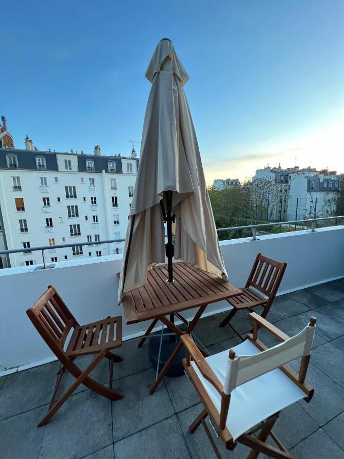 Entire Apartment With Terrace Paris Exterior foto